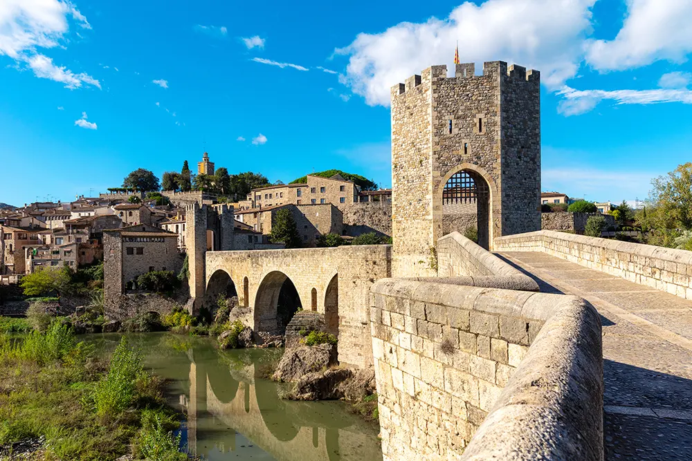 Puente en Besalú en Girona